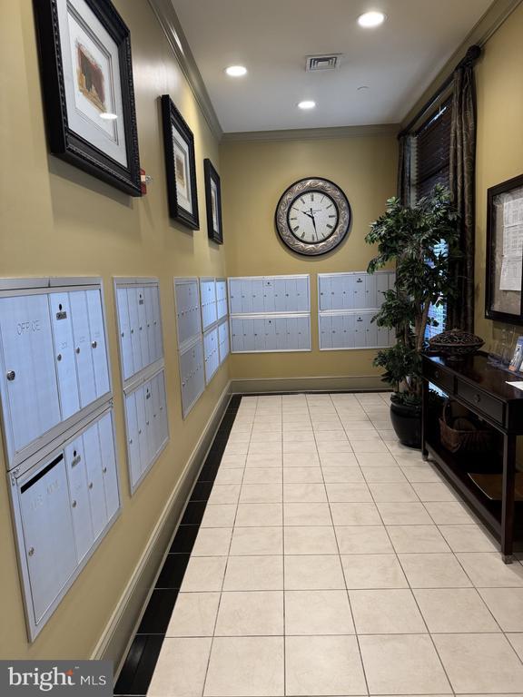 Building Photo - 502 W Broad St