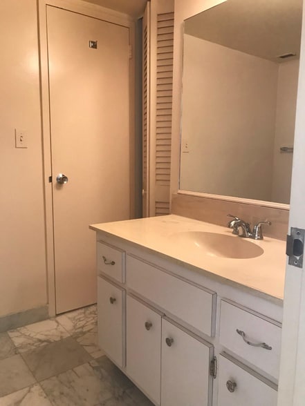 Building Photo - 5701 Collins Ave