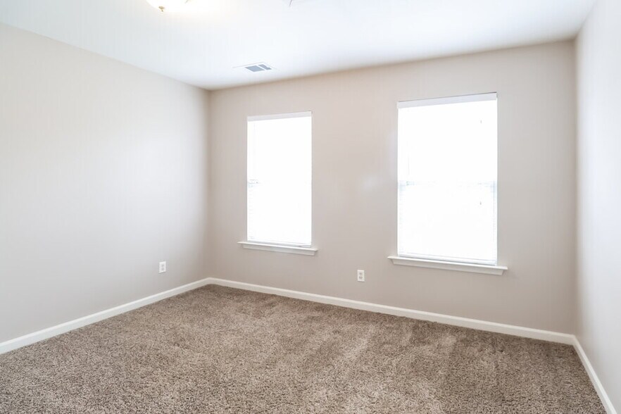 Building Photo - 13514 Planters Row Dr