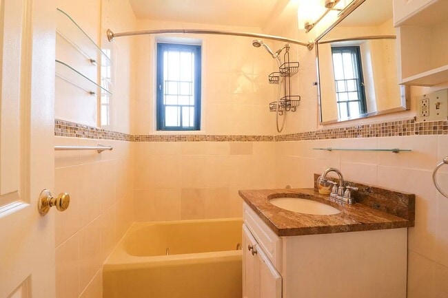 Building Photo - 5 Metropolitan Oval