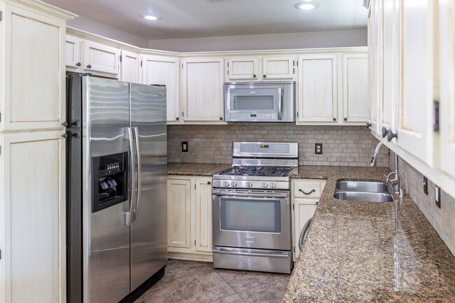 Building Photo - Remodeled 2 bedroom, 1 3/4 bath AVAILABLE ...