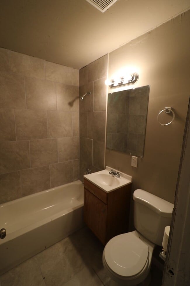 Building Photo - 3 Bedroom Close to Highway - Section 8 Welcomed