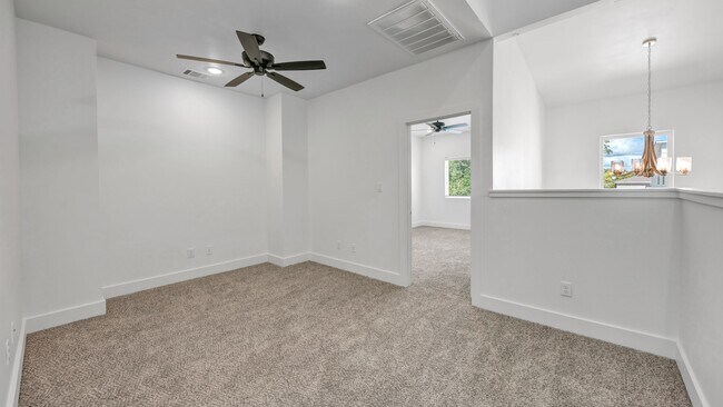 Building Photo - 205 Lynn Dr