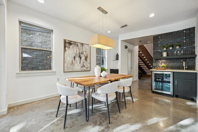 Building Photo - 133 Frederick St