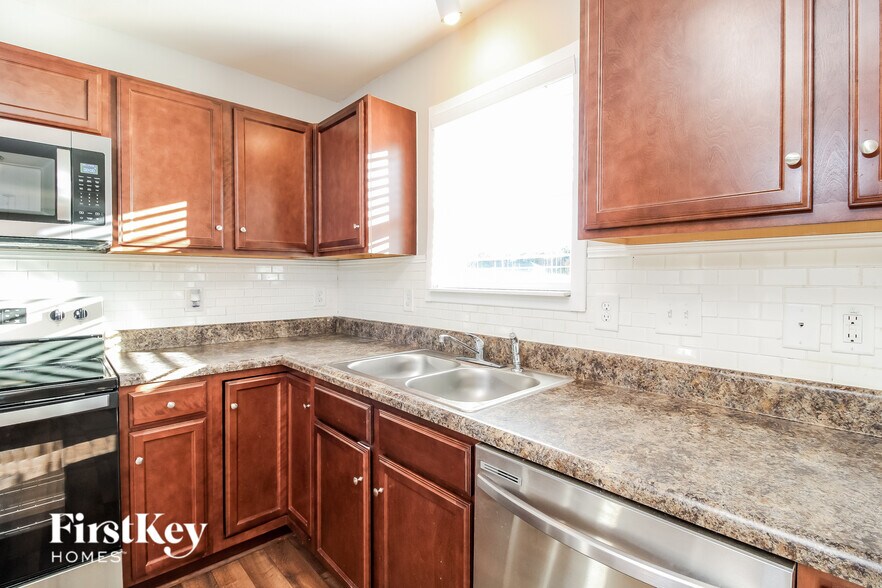 Building Photo - 151 Bedrock Ct