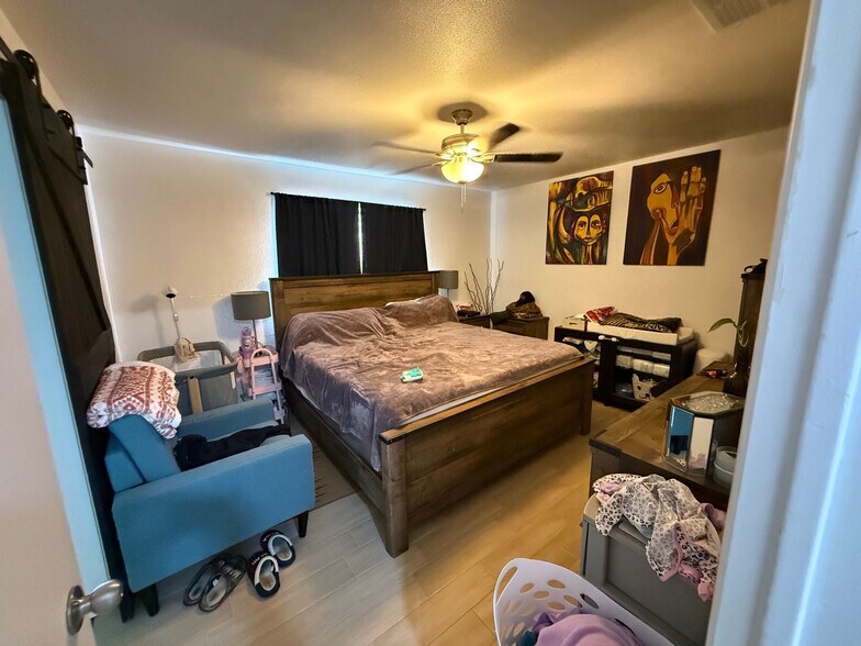 Building Photo - Room in House on Southwest Dr