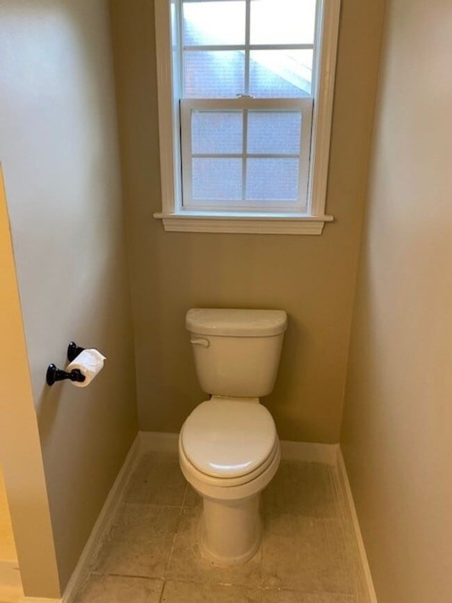 Building Photo - Welcome to this beautiful 3 bedroom, 2 bat...