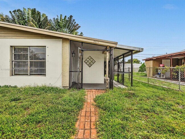Building Photo - 5611 SW 37th St