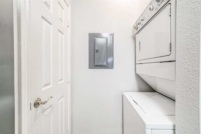 Building Photo - 351 Lakeside Ln