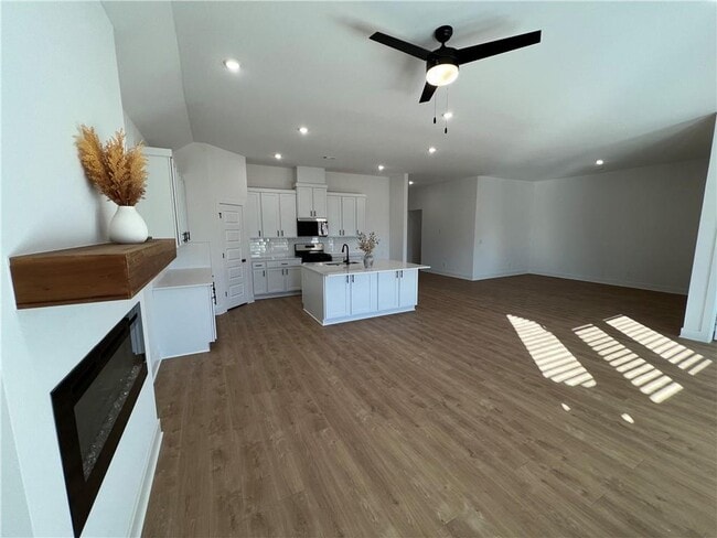 Building Photo - 7004 E Sugarloaf St