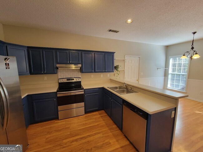 Building Photo - 435 S Ridge