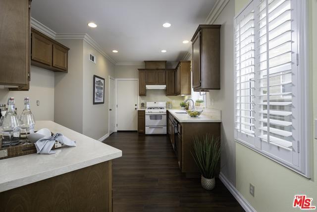 Building Photo - 120 The Village