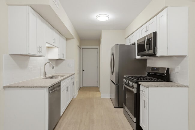 Building Photo - 763 Wellington Ave