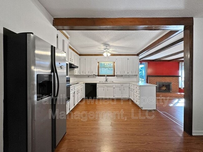 Building Photo - 1123 Belvedere Dr