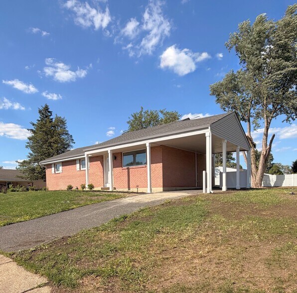 Building Photo - 806 Green Grove Rd