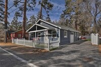 Building Photo - Move-In Ready 2 Bed / 2 Bath + Bonus Room & Den/Office