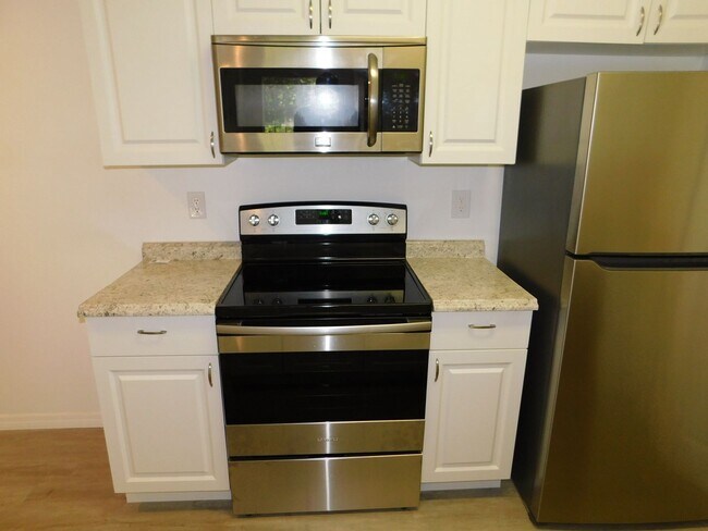 Building Photo - 2 Bed 2 Bath Split Plan Condo at Sunset Lake on Turkey Lake