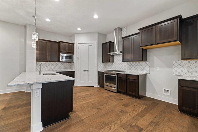 Building Photo - 1328 Westborough Ln