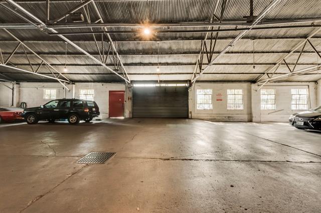 Building Photo - 2700 Live Oak St