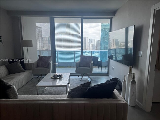 Building Photo - 200 Biscayne Blvd Way