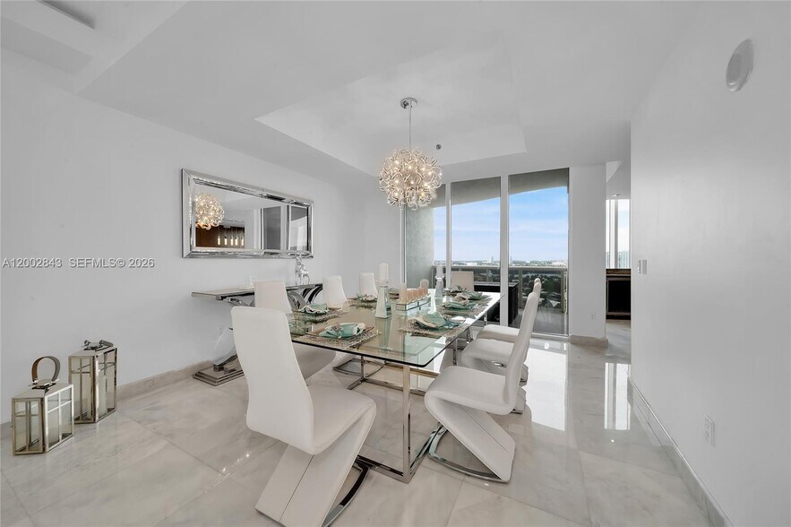 Building Photo - 16001 Collins Ave