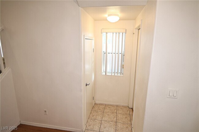 Building Photo - 6206 Standing Elm St