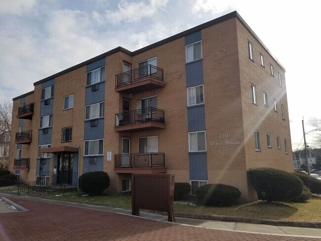 Interior Photo - River House