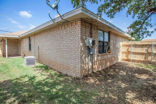 Building Photo - 6803 Iola Ave