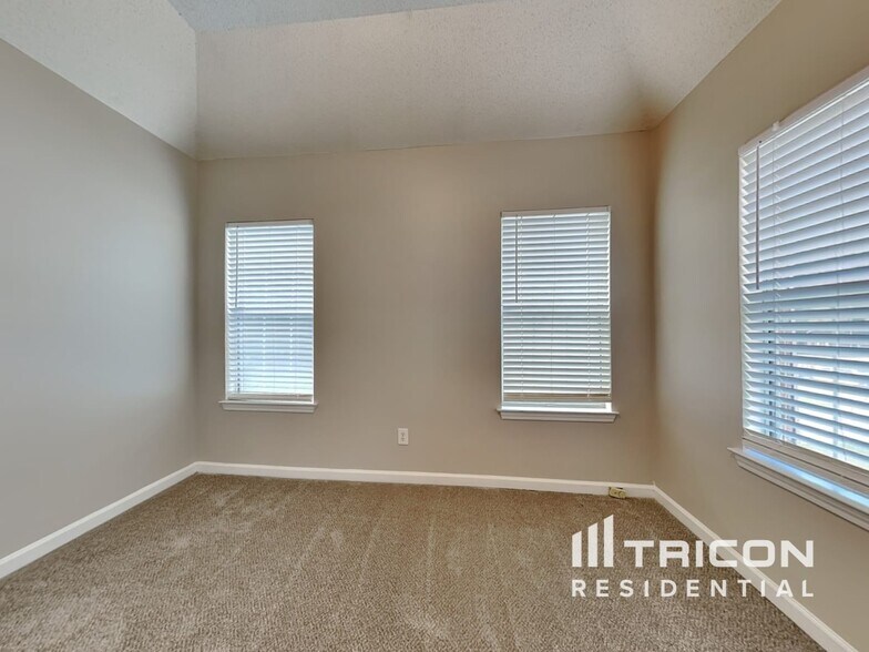 Building Photo - 390 Cascade Rise Ct SW