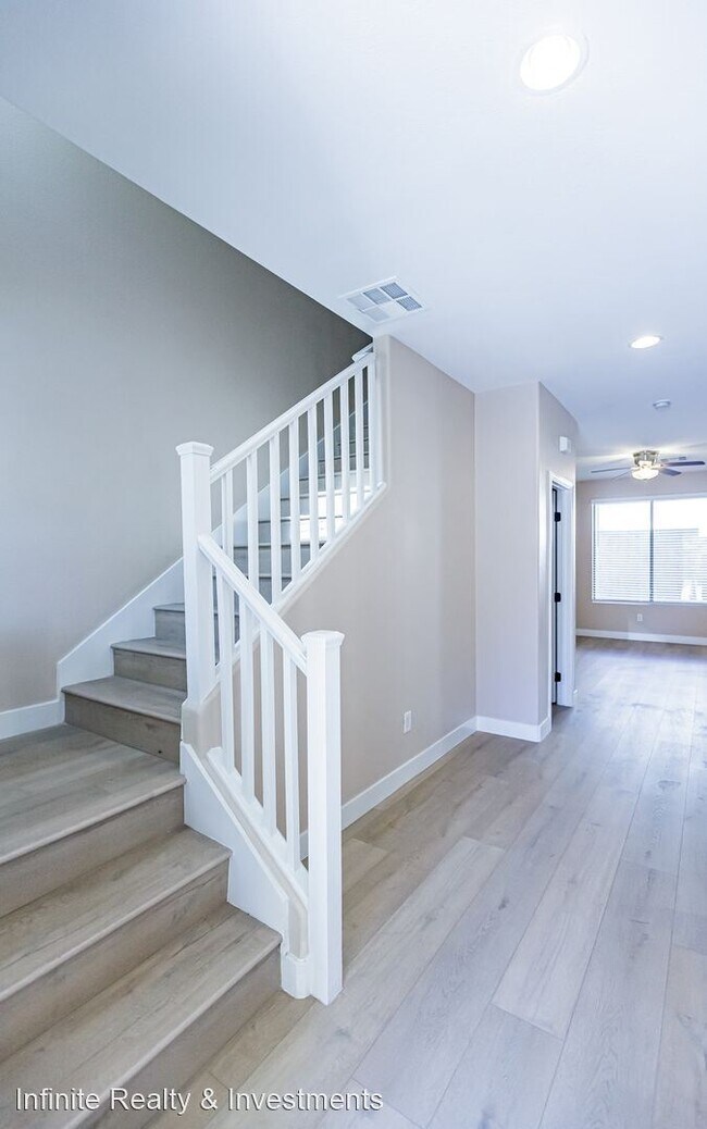 Building Photo - 3 br, 2.5 bath House - 10036 Bonterra Ave