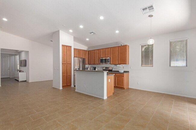 Building Photo - 15273 W Edgemont Ave