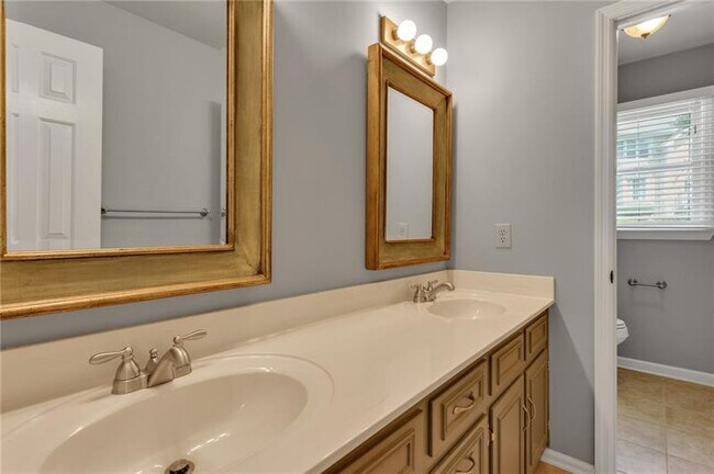 Building Photo - 185 Glenclairn Ct