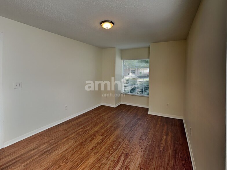 Building Photo - 331 Valley Edge Dr