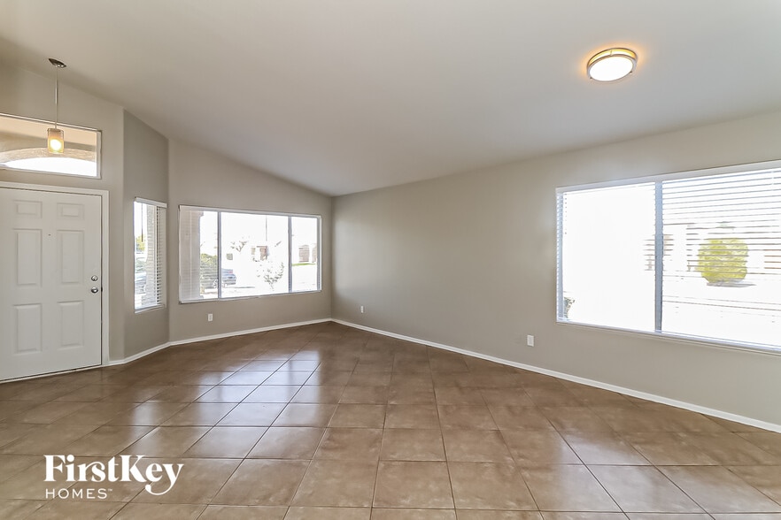 Building Photo - 8543 W Cherry Hills Dr