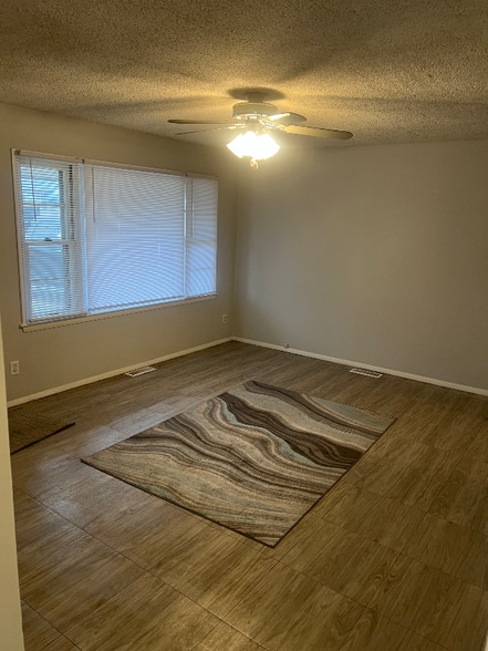 Building Photo - 505 W 53rd Ave