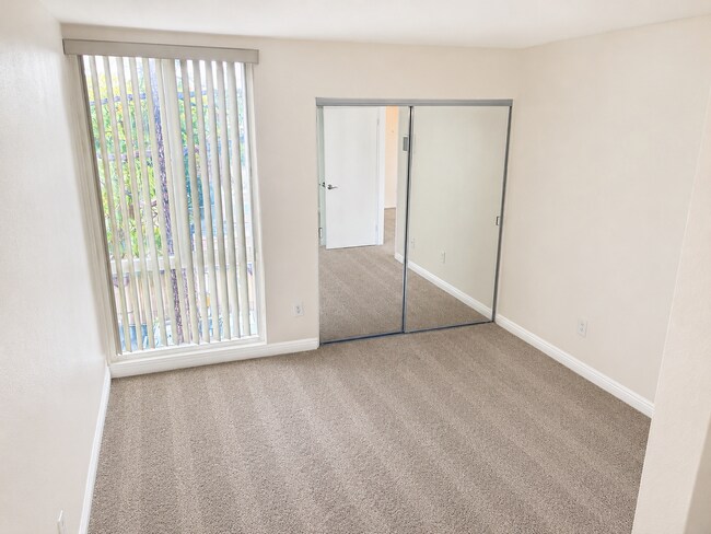 Building Photo - 1 bedroom condo in gated community near SDSU!