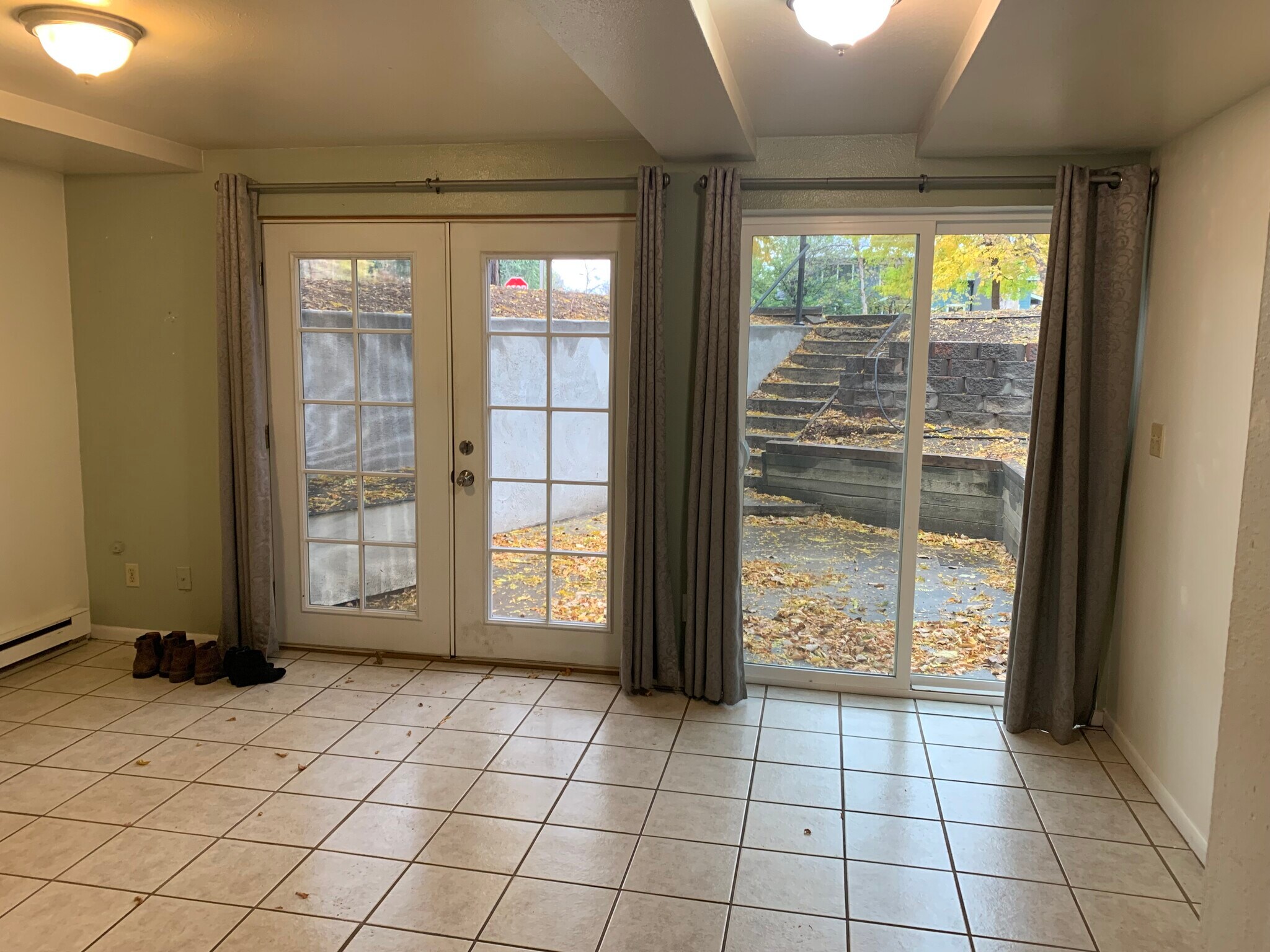 Living room - 705 Maple St