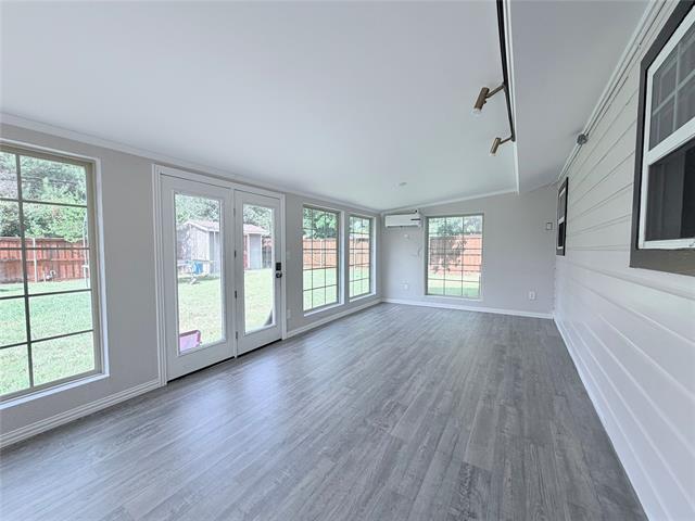 Building Photo - 1109 Leyenda Dr