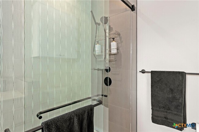 Building Photo - 1208 N Academy Ave