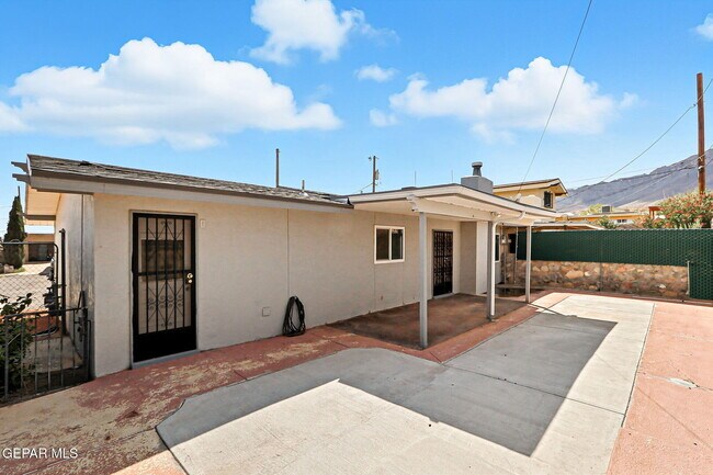 Building Photo - 3911 Quasar Ct