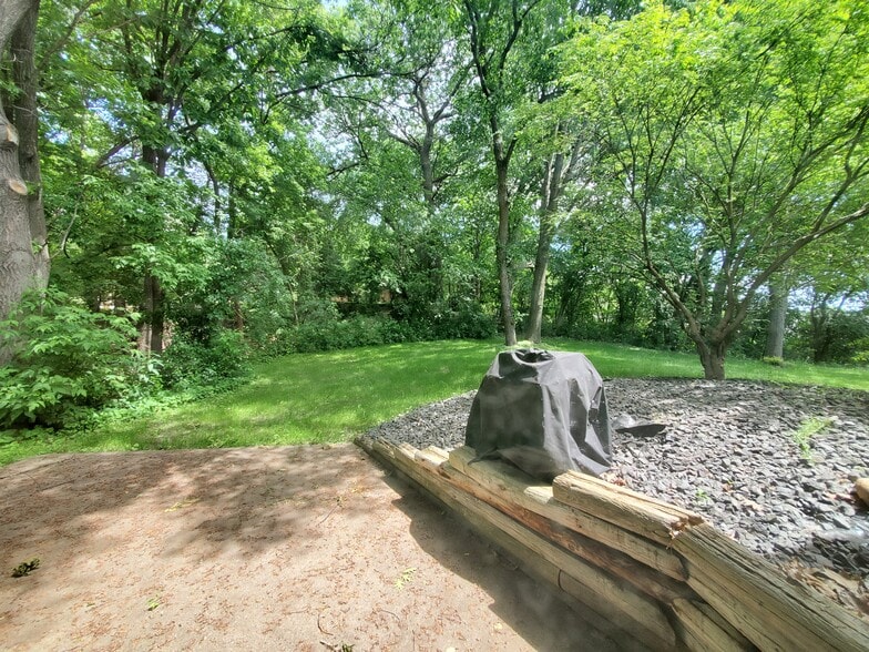 Building Photo - 2517 Cedar Hills Dr