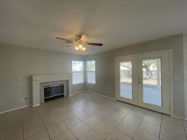 Primary Photo - 416 Opal Dr
