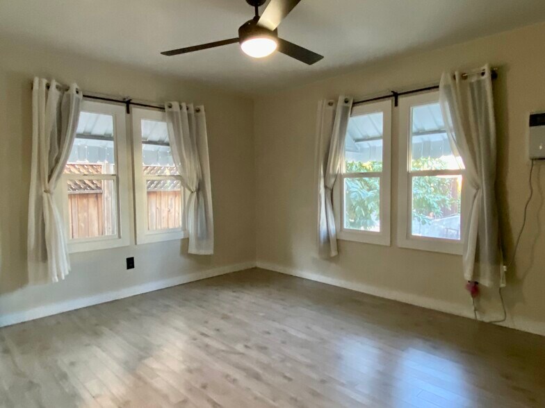 Building Photo - 1043 Sanborn Ave