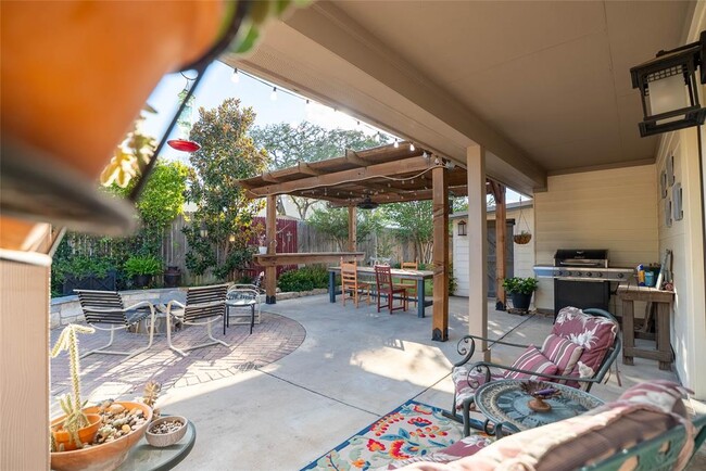 Building Photo - 2009 Garretts Way