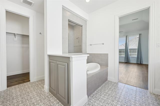 Building Photo - 4101 Hawthorn Dr