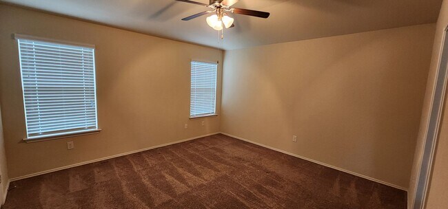 Building Photo - Beautiful 3 Bedroom House