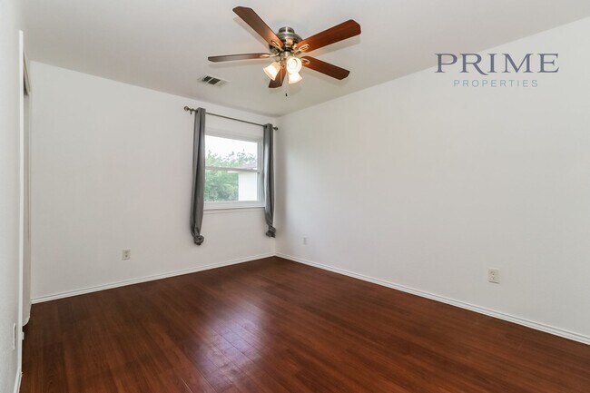 Building Photo - Amazing home ready to move in!