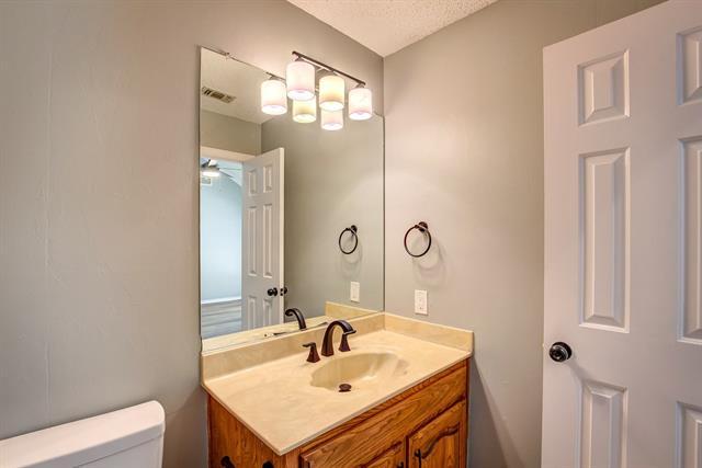 Building Photo - 3914 Meadow Dr