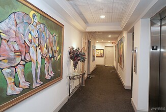 Building Photo - 600 Main St