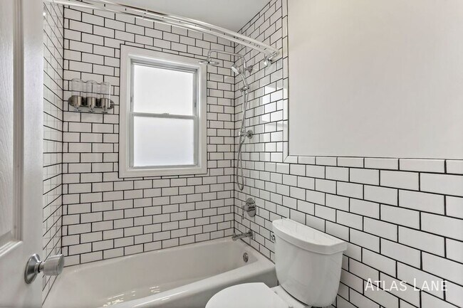 Building Photo - Professionally Managed  & Recently Renovat...